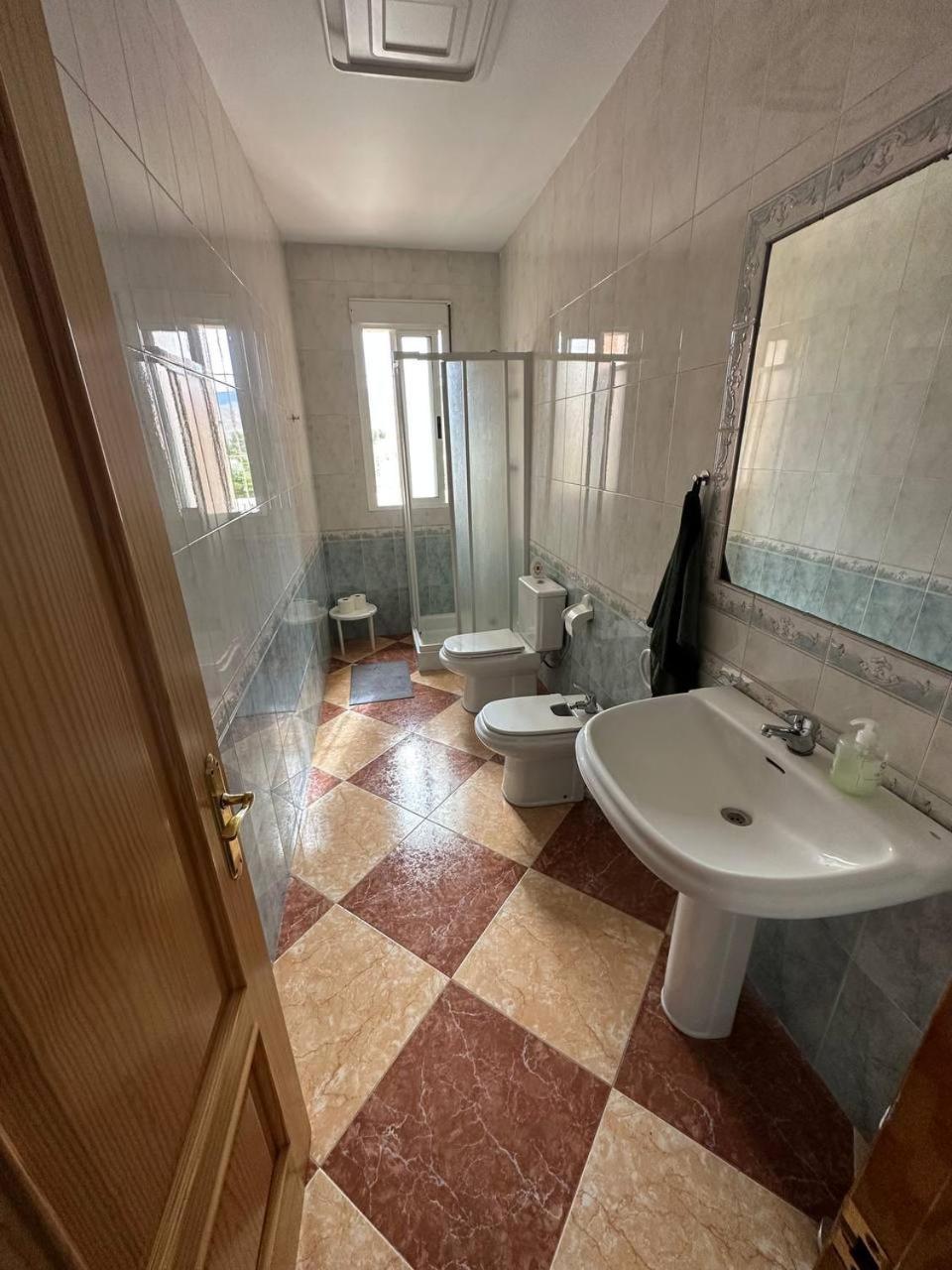 Moto Groot Homestay Tabernas
