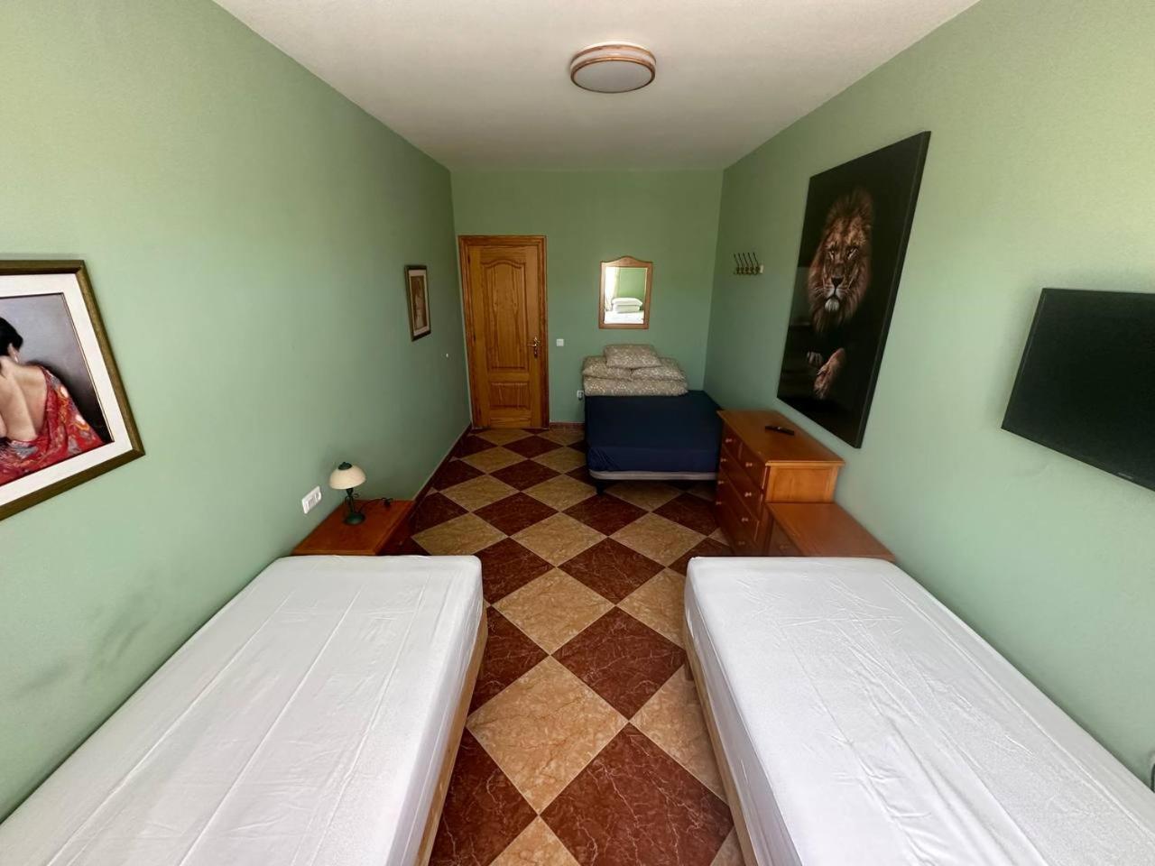Homestay Moto Groot Tabernas